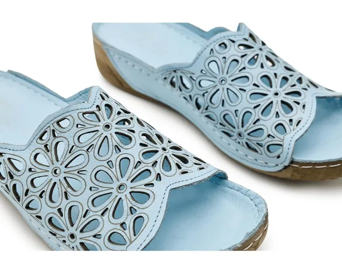 Женские босоножки Bloomella на танкетке с лазерной резьбой от Spring Step