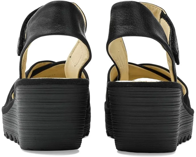 Сандалии FLY LONDON Yorg607fly на танкетке с ажурным дизайном и ремешком на липучке