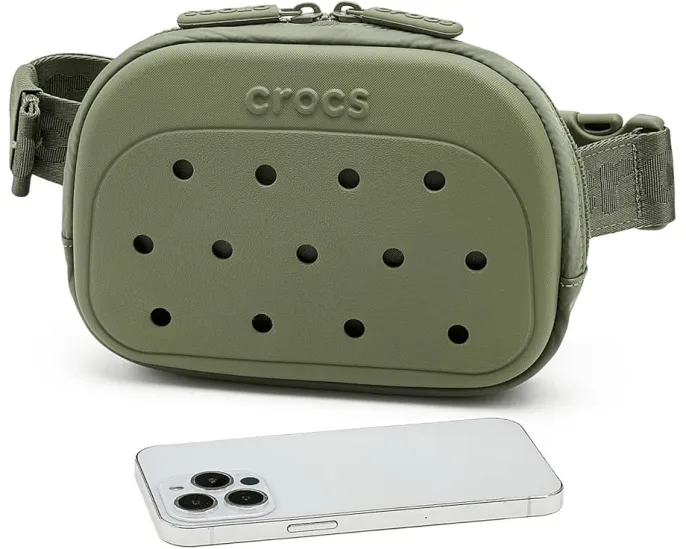 Поясная сумка Crocs с основным отделением на молнии и карманом сзади