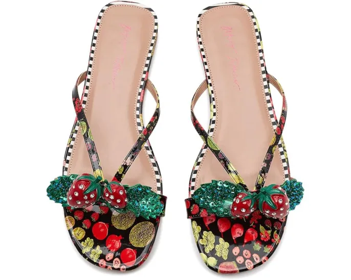 Плоские сандалии Garrik с украшениями и круглым мысом от Blue by Betsey Johnson