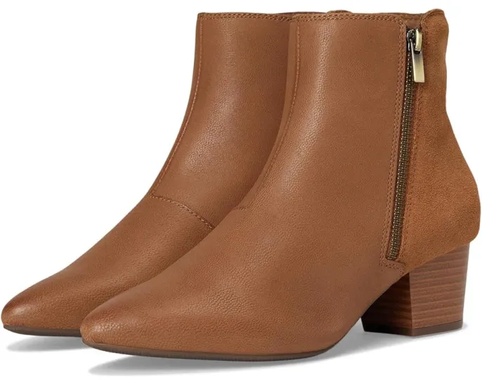 Ботинки Clarks Ellanie Vibe с заостренным носком и пеной Ultimate Comfort в стельке