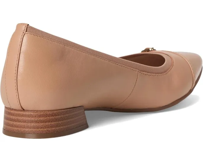 Балетки Natalyn Dusk от Clarks с заостренным носком и пряжкой