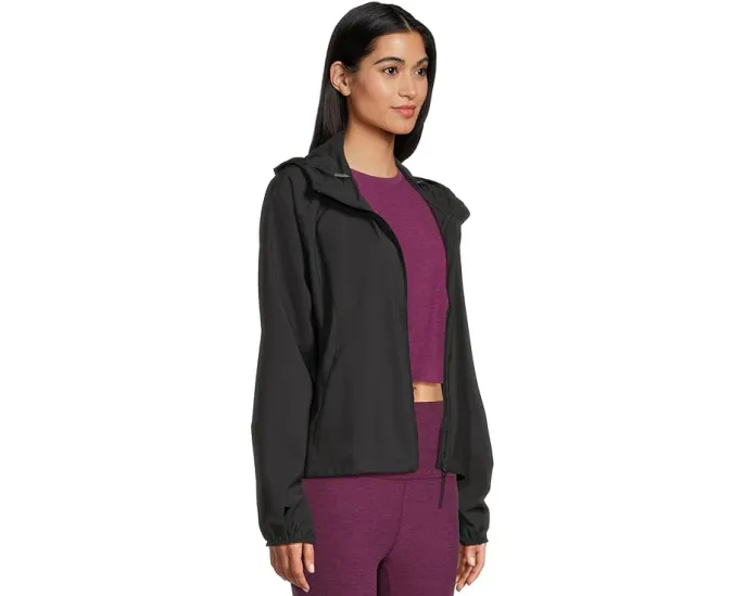 Куртка Beyond Yoga Cross Country Packable с капюшоном и упаковочным мешком