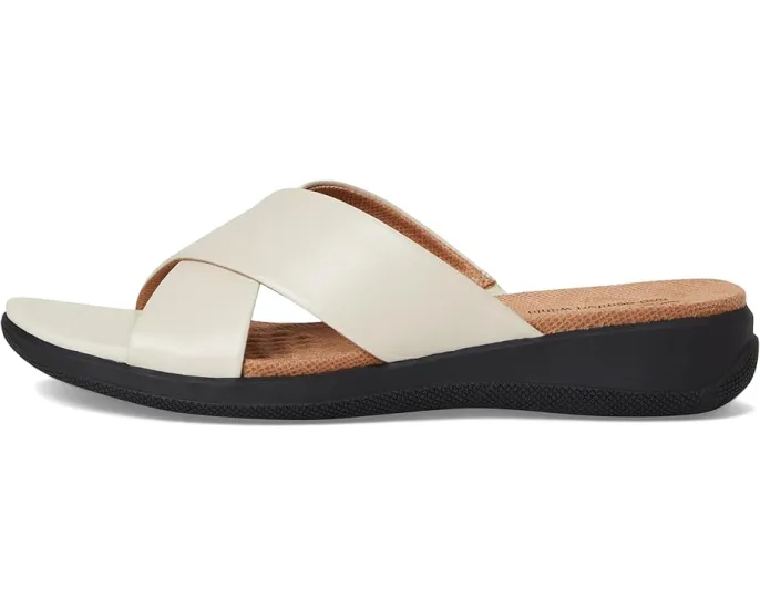 Сандалии SoftWalk Tillman с открытым носком и перекрещивающимися ремешками