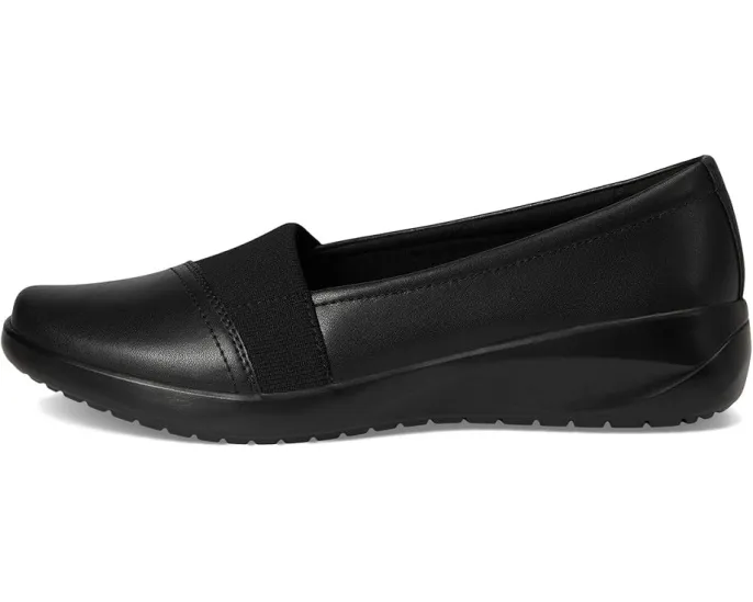 Офисные слипоны Clarks Kaetlyn Rhea с эластичной вставкой и стелькой Ultimate Comfort