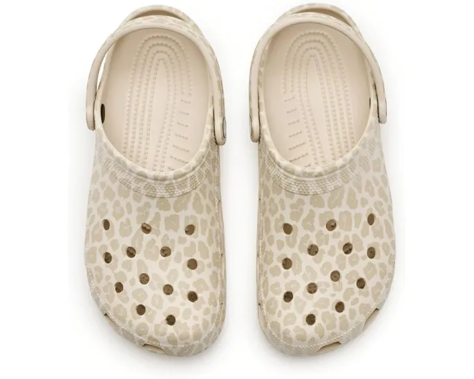 Классические сабо Crocs с сезонным принтом на платформе