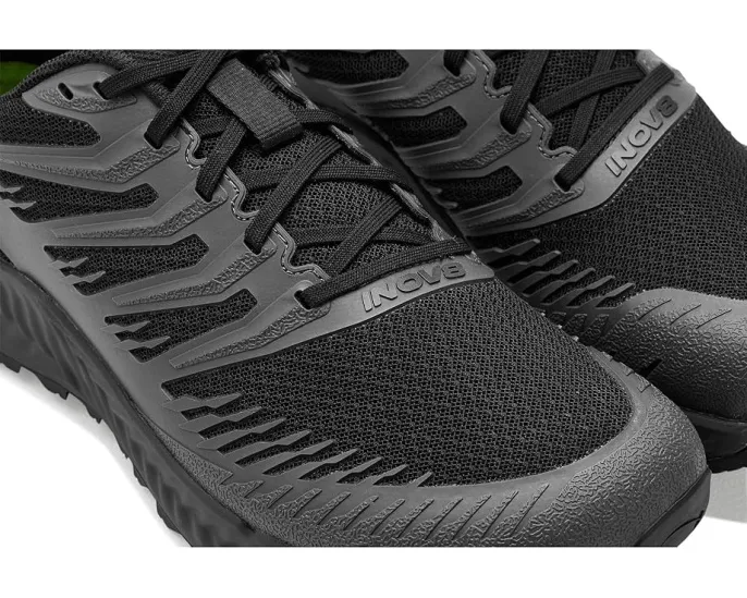 Трейловые кроссовки INOV8 Trailfly V2 с дышащим верхом и подошвой для жестких троп