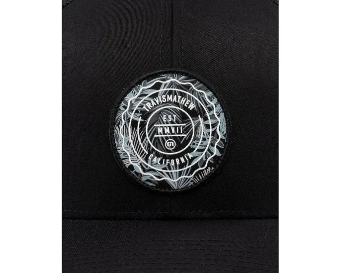 Кепка TravisMathew The Patch Floral с цветочным патчем и технологией Flexfit