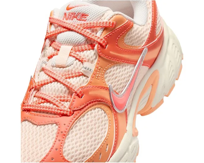 Кроссовки Nike V5 RNR с объемной пеной и ретро дизайном в стиле Y2K