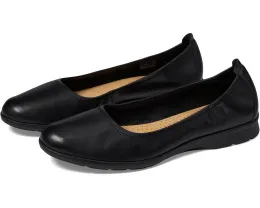 Классические лоферы Jenette Ease с перфорацией и стелькой для комфорта Clarks