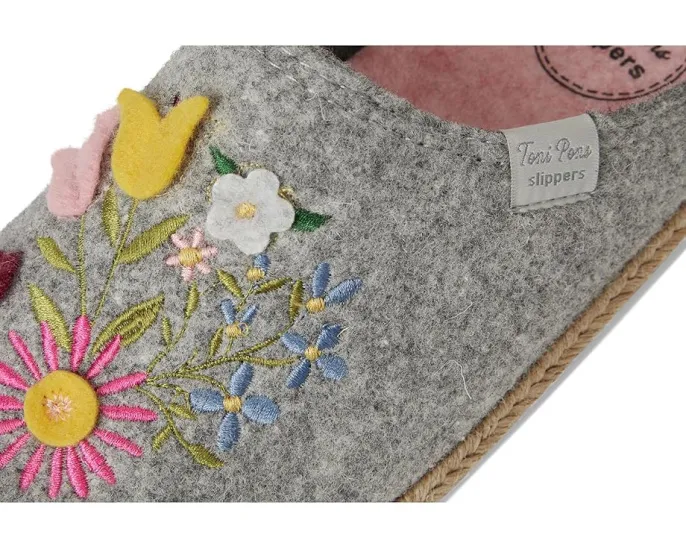 Новогодние тапочки Toni Pons Deli-EF с праздничной вышивкой