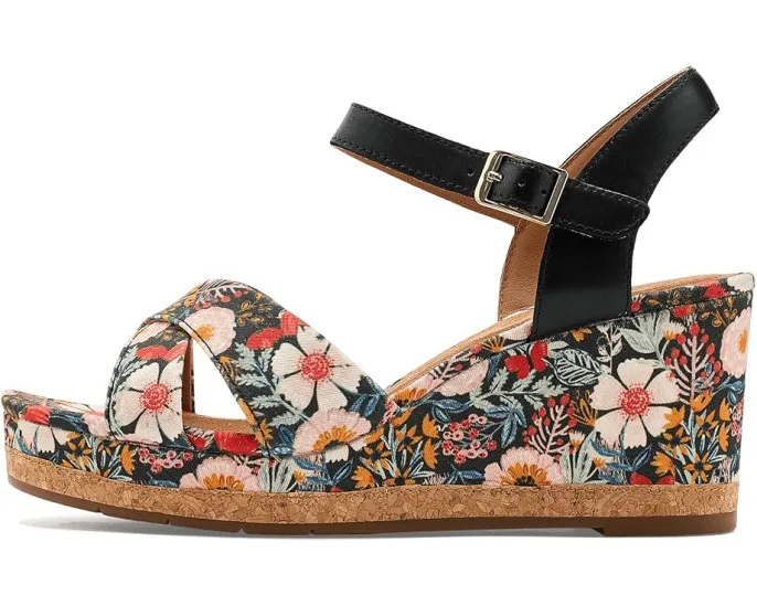 Сандалии Clarks Chicly Floral с контурной стелькой и ремешком на пряжке