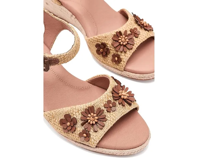 Босоножки Gentle Souls by Kenneth Cole Gibson на танкетке с цветочным декором