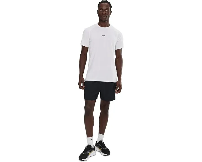 Шорты Nike Dri FIT Challenger 5 дюймов (12.7 см) с внутренними шортами