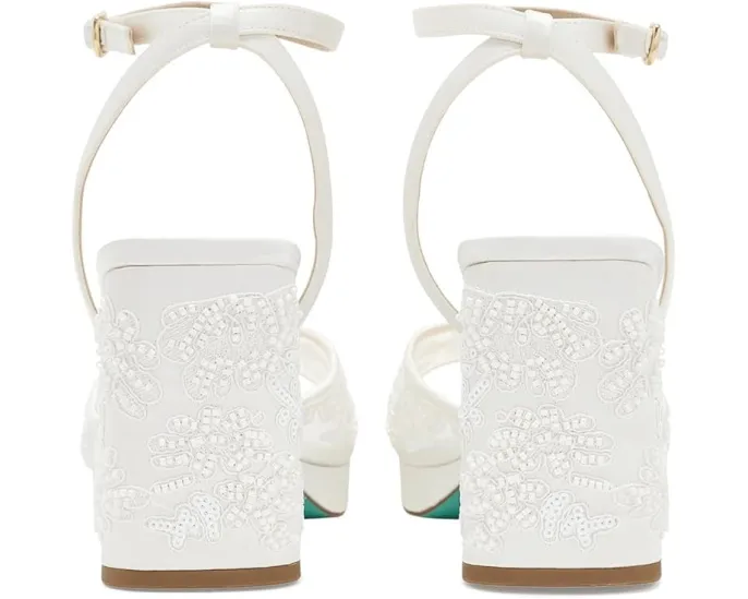 Сандалии Junie от Blue by Betsey Johnson с блестящим декором