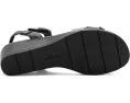 Сандалии Kacha Twist Clarks на низком клине 55 мм с контрастными ремешками и липучкой