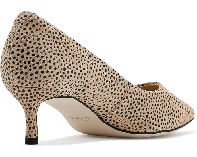 Туфли-лодочки Clarks Zarey Court из замши с принтом и острым носком