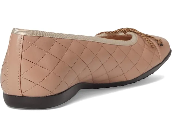 Туфли French Sole Passport-R со стеганым узором и декоративными шпильками