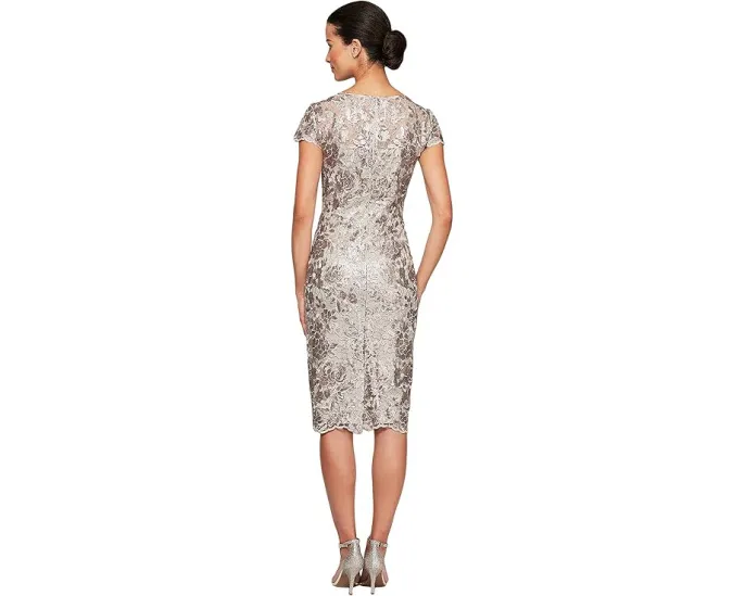 Короткое платье Alex Evenings с вышивкой пайетками и коротким рукавом