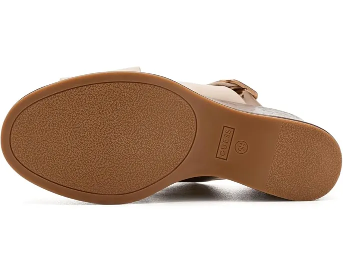 Босоножки GUESS Yarisel с клиновидным каблуком и логотипом