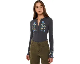 Блуза Fleur Embroidered Cuff Henley от Free People с вышивкой