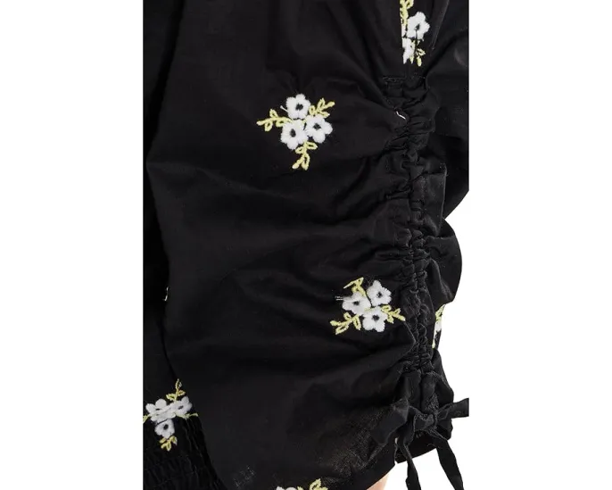 Блузка CeCe с вышивкой, рукавом три четверти с буфами и сборкой