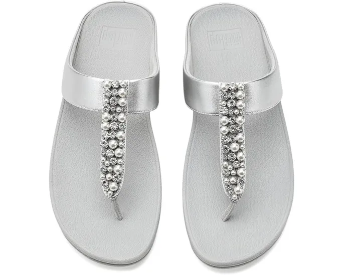 Сандалии FitFlop Fino с ремешком между пальцев и декором из жемчуга и кристаллов