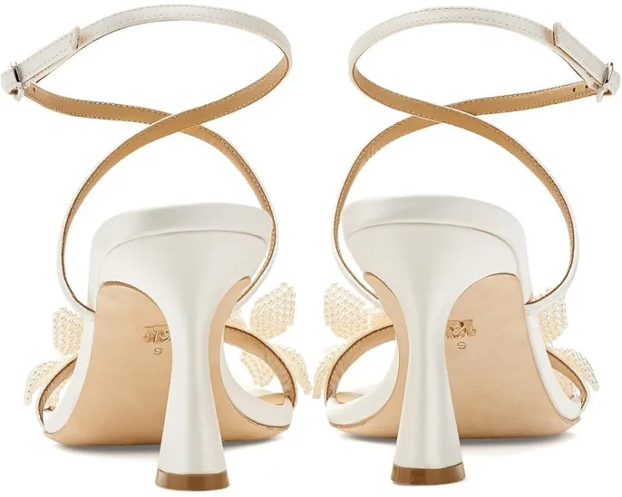 Туфли Badgley Mischka Whitney с цветочным декором из жемчуга и расклешенным каблуком