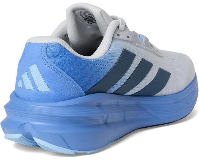 Беговые кроссовки Adidas Questar 3 с низким профилем и фирменными полосками