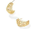Серьги Kendra Scott Krista Lace Huggie с кружевным узором и позолотой
