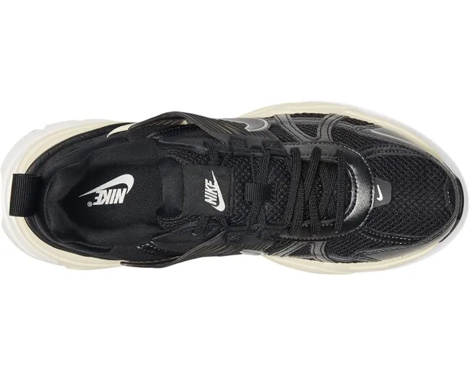 Кроссовки Nike V2K Run в ретро-стиле с массивной подошвой