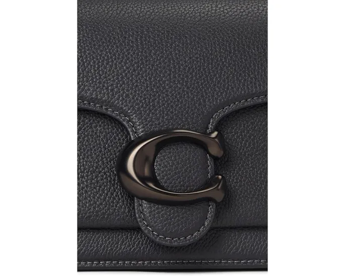 Сумка через плечо COACH Polished Pebble Leather Tabby 26 с фирменной фурнитурой