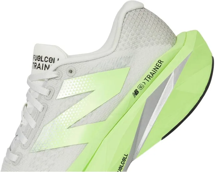 Тренировочные кроссовки New Balance FuelCell SuperComp Trainer v3 с карбоновой пластиной