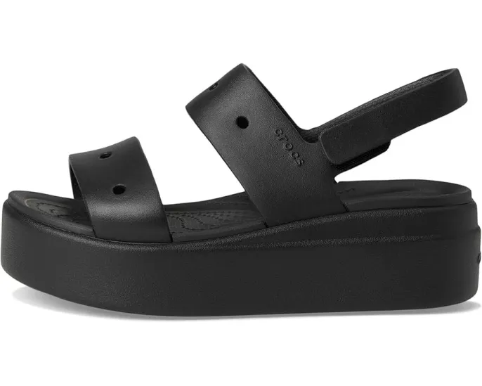 Сандалии Crocs Brooklyn 4U на низком клине с регулируемым ремешком и стелькой из ЭВА