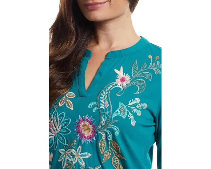 Футболка Split Jersey с цветочной вышивкой Johnny Was