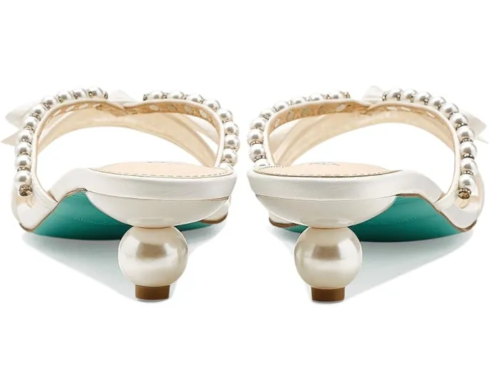 Blue by Betsey Johnson Сандалии Mandy с жемчужным декором и бантом