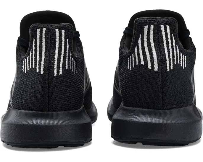 Беговые кроссовки Adidas Swift Run с текстильным верхом