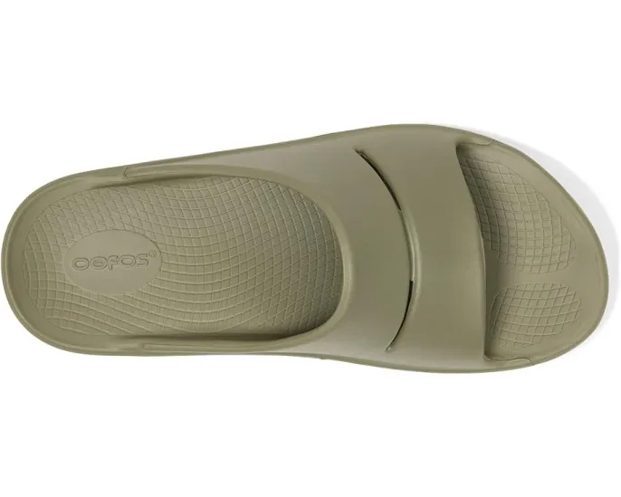 Сланцы Ooahh от OOFOS с технологией OOfoam для восстановления и поддержки свода стопы