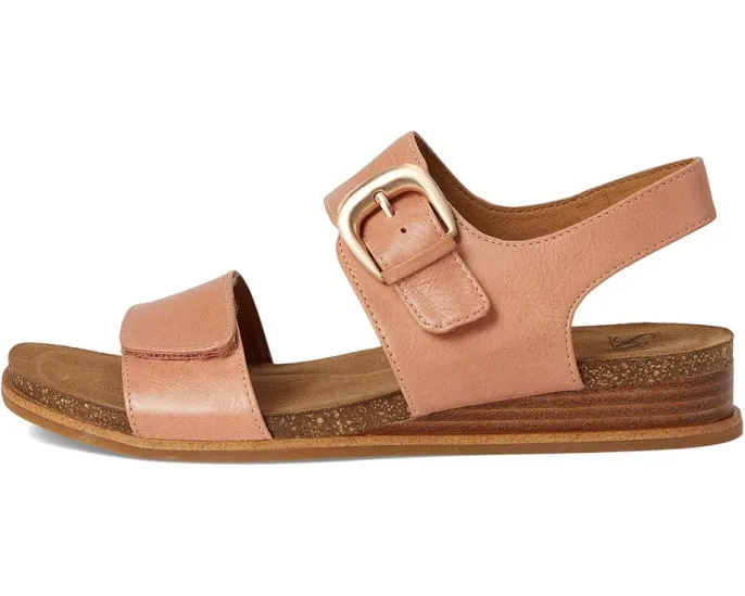 Сандалии Sofft Peggie на танкетке с регулируемыми ремешками