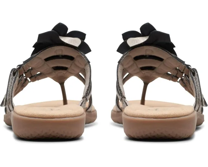 Сандалии Clarks Elizabelle Mae с кожаным верхом и цветочным декором