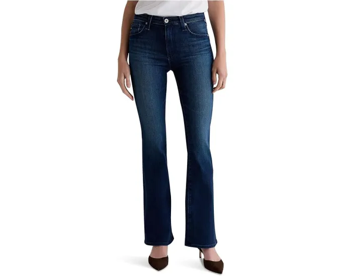 Джинсы Farrah Mid Rise Bootcut Epilogue от AG Jeans с расклешенной голенью