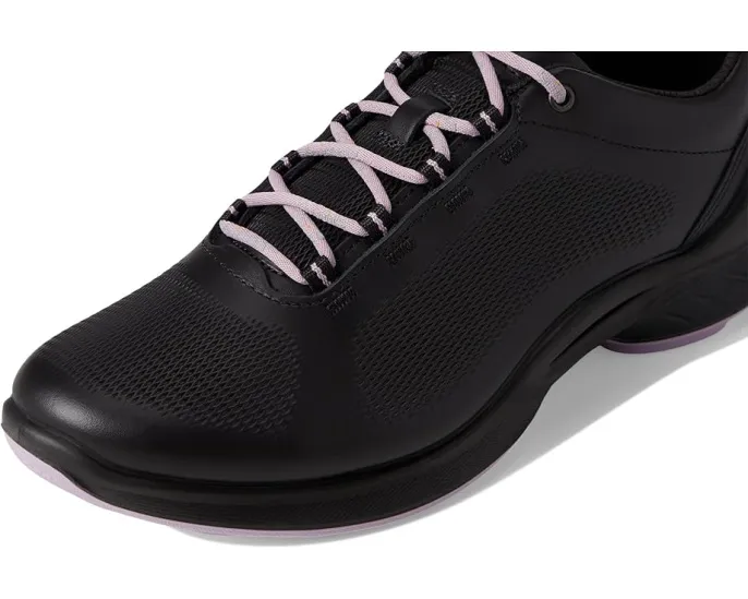 Женские кроссовки ECCO BIOM FJUEL Zephyr с технологией FLUIDFORM и перфорированной кожей