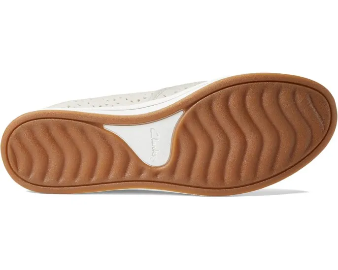 Кеды Breeze Emily на липучке с лазерной резкой в цветочном дизайне от Clarks