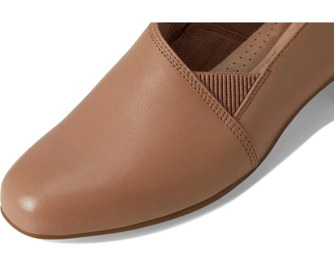 Лоферы Clarks Juliet Trim из премиальной кожи с удобной стелькой
