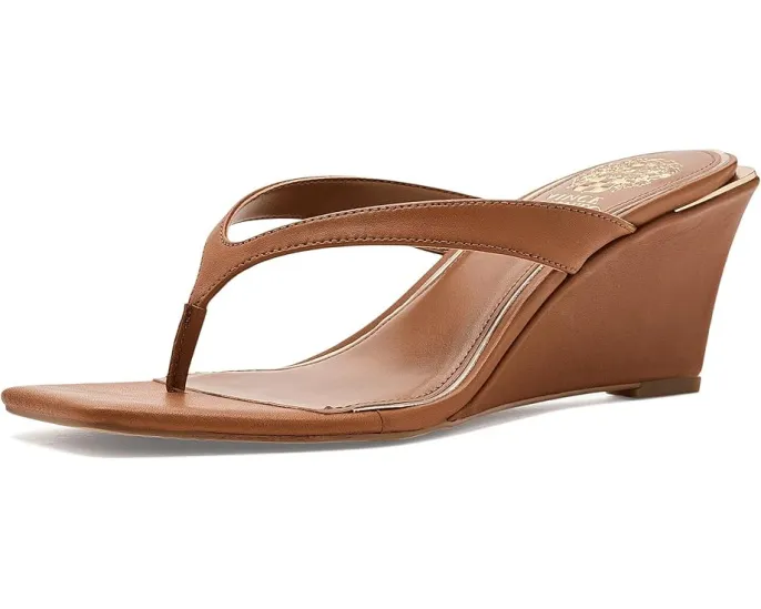 Сандалии-вьетнамки Cianna Thong Wedge Vince Camuto на танкетке