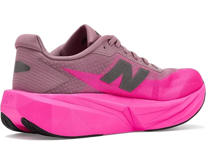 Тренировочные кроссовки New Balance FuelCell Rebel v5 с отзывчивой амортизацией