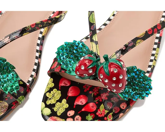 Плоские сандалии Garrik с украшениями и круглым мысом от Blue by Betsey Johnson