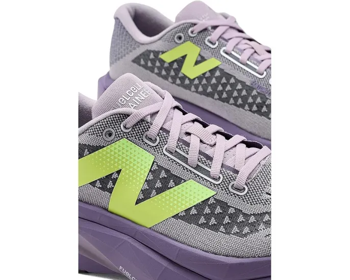 Беговые кроссовки New Balance FuelCell SuperComp Trainer v3 с карбоновой пластиной