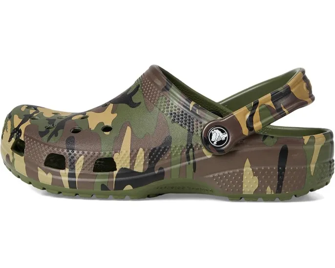 Детские кроксы Classic Camo Clogs с камуфляжным принтом и ремешком на пятке Crocs Kids