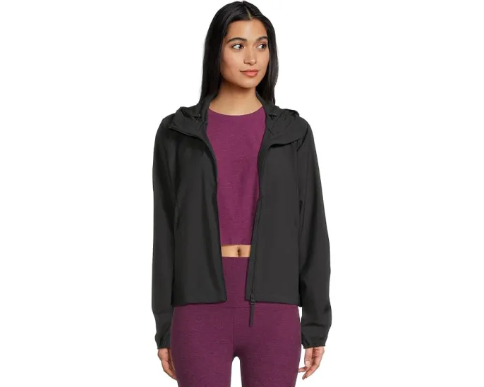 Куртка Beyond Yoga Cross Country Packable с капюшоном и упаковочным мешком